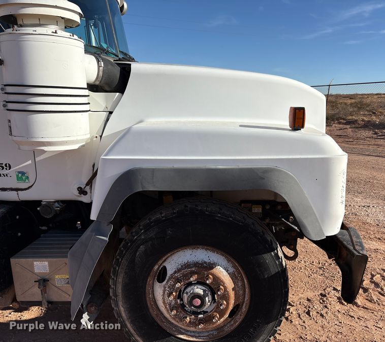 image for item EF6244 2002 Mack RD water truck