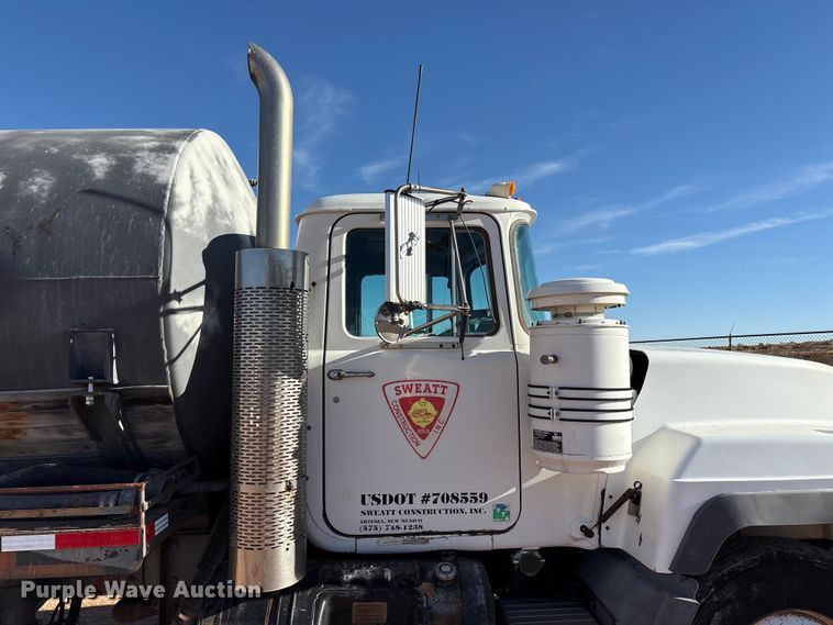 image for item EF6244 2002 Mack RD water truck