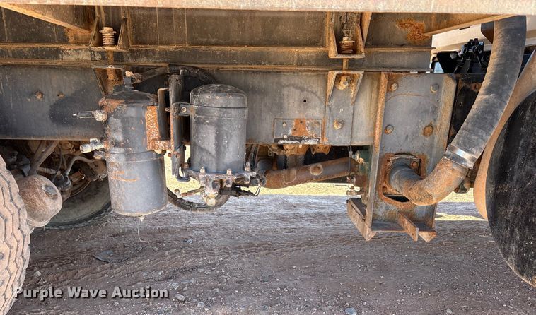 image for item EF6244 2002 Mack RD water truck