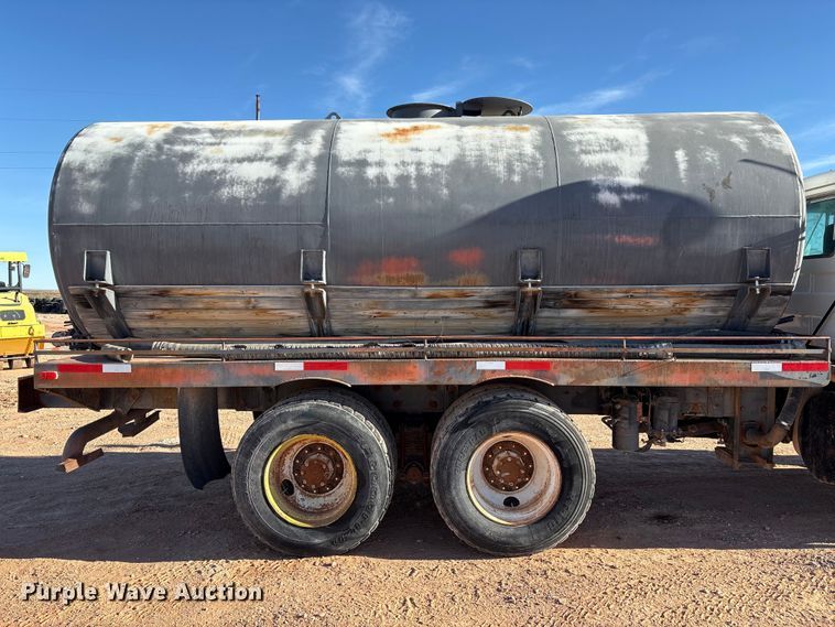 image for item EF6244 2002 Mack RD water truck