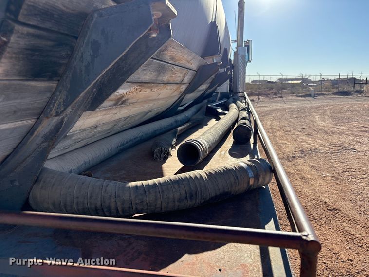 image for item EF6244 2002 Mack RD water truck