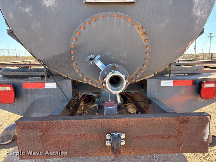 image for item EF6244 2002 Mack RD water truck