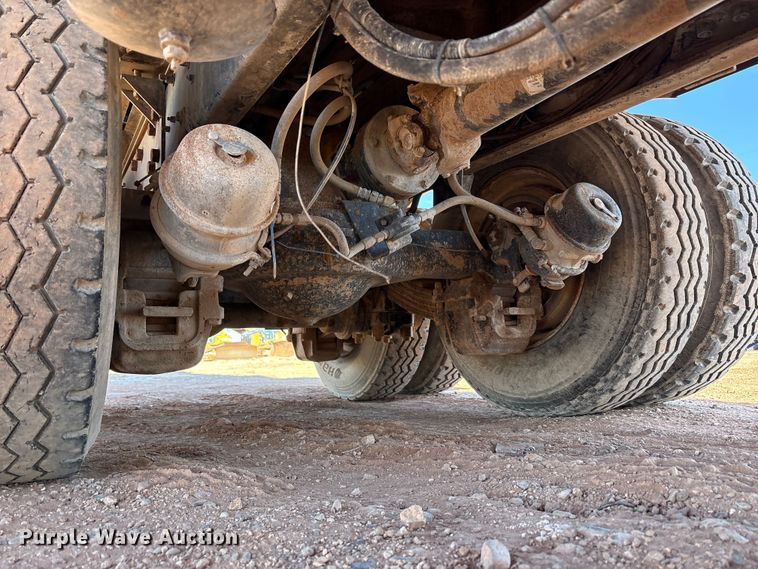 image for item EF6244 2002 Mack RD water truck