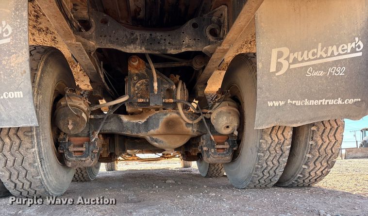 image for item EF6244 2002 Mack RD water truck