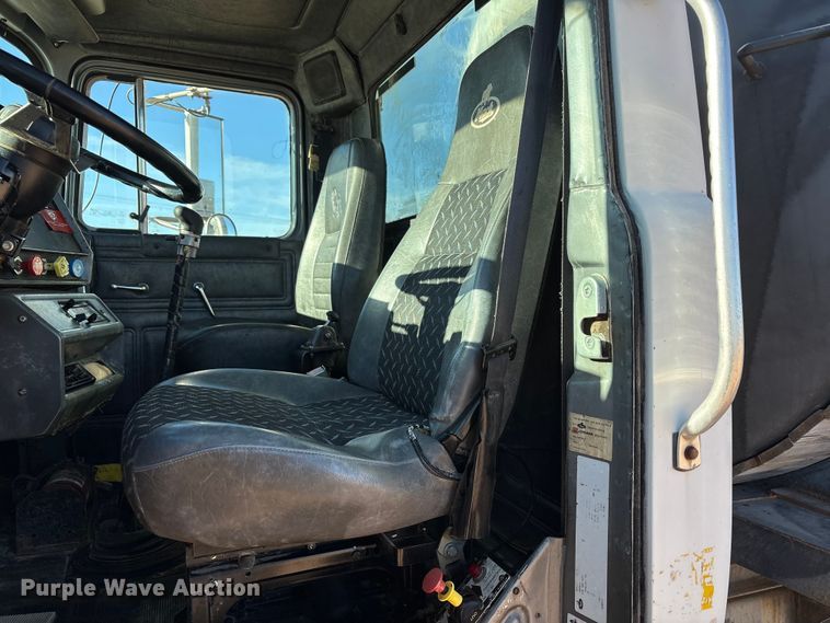 image for item EF6244 2002 Mack RD water truck