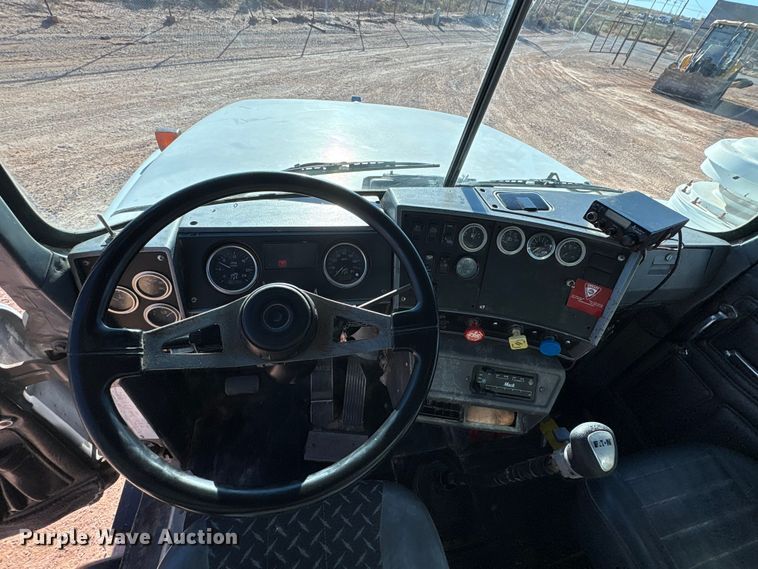 image for item EF6244 2002 Mack RD water truck