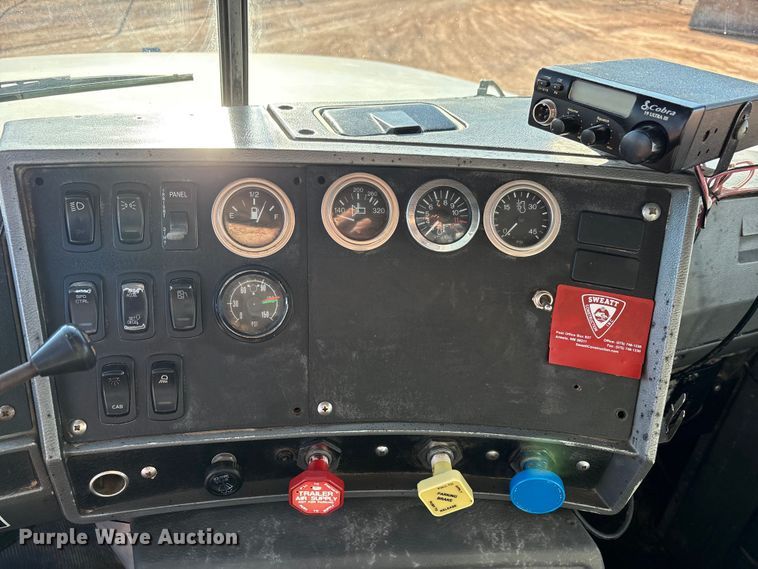 image for item EF6244 2002 Mack RD water truck