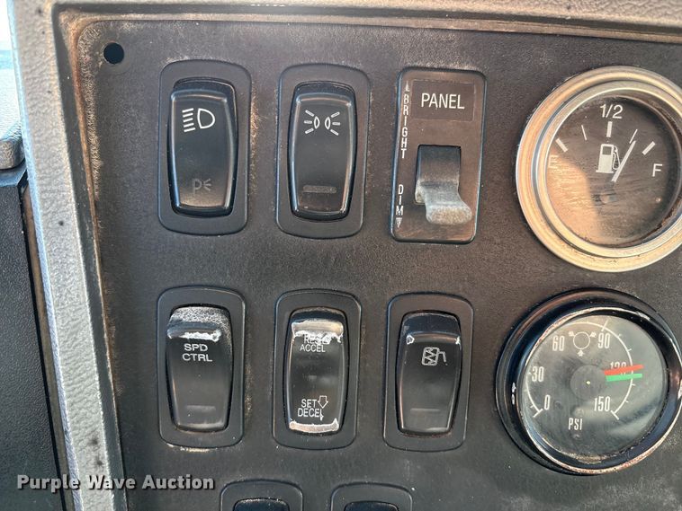 image for item EF6244 2002 Mack RD water truck