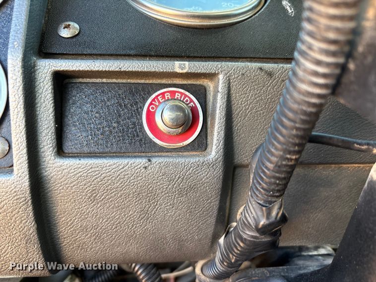 image for item EF6244 2002 Mack RD water truck