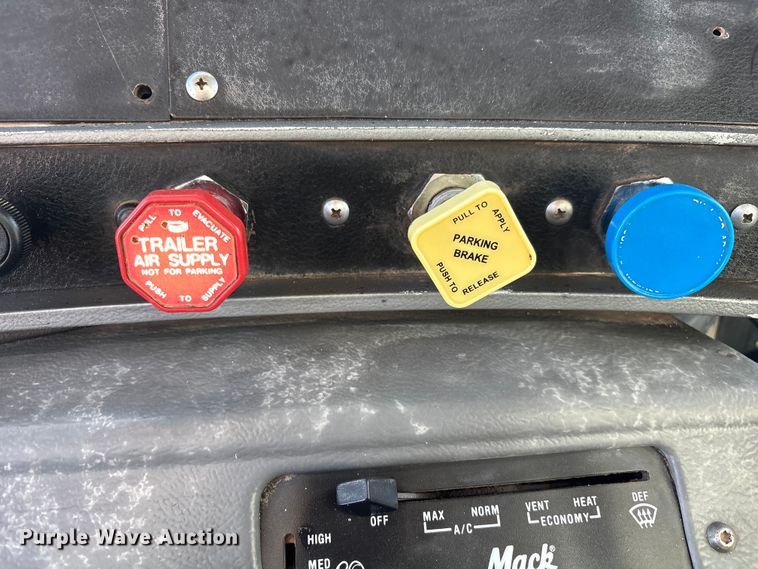 image for item EF6244 2002 Mack RD water truck