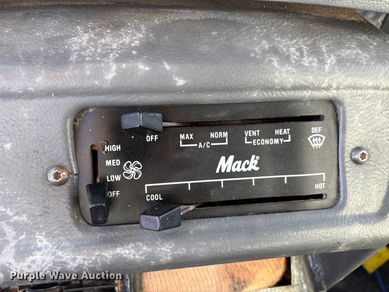 image for item EF6244 2002 Mack RD water truck