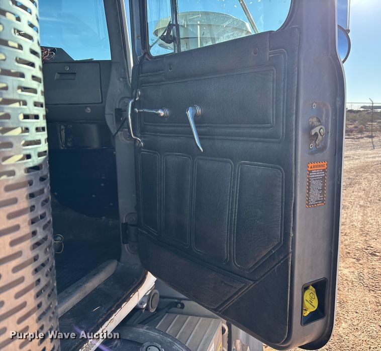 image for item EF6244 2002 Mack RD water truck