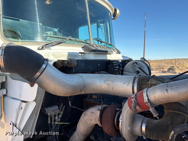 image for item EF6244 2002 Mack RD water truck