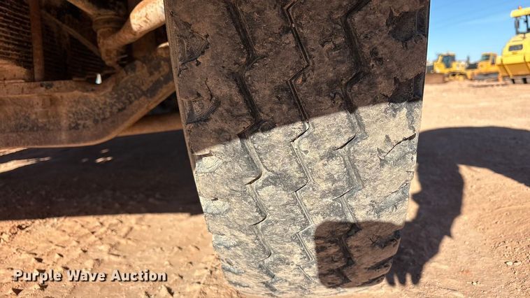 image for item EF6244 2002 Mack RD water truck