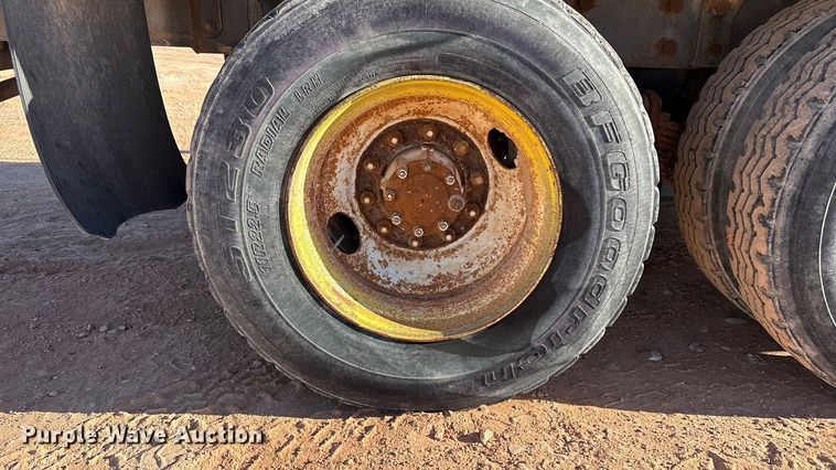 image for item EF6244 2002 Mack RD water truck