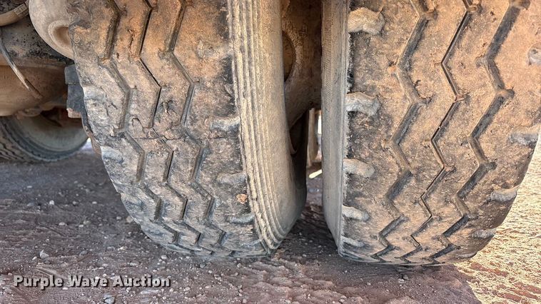 image for item EF6244 2002 Mack RD water truck