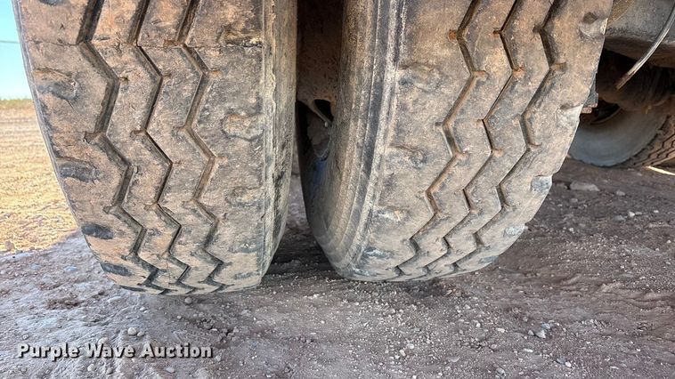 image for item EF6244 2002 Mack RD water truck