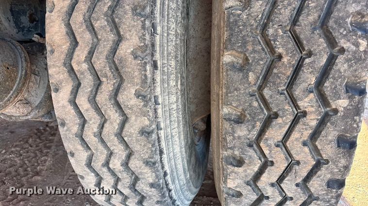 image for item EF6244 2002 Mack RD water truck