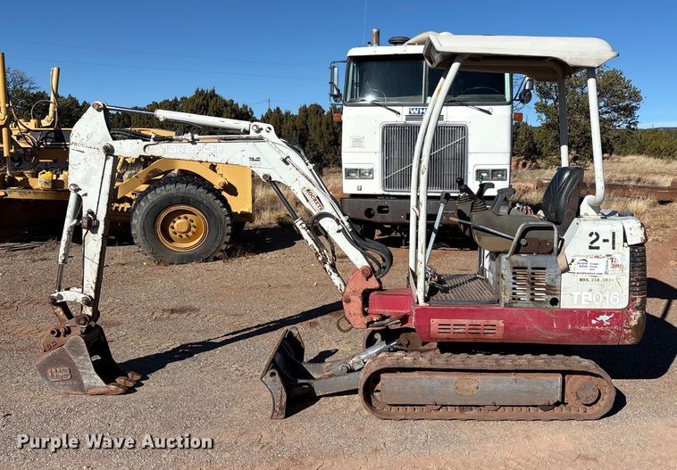 image for item EF6246 2006 Takeuchi TB016 mini excavator