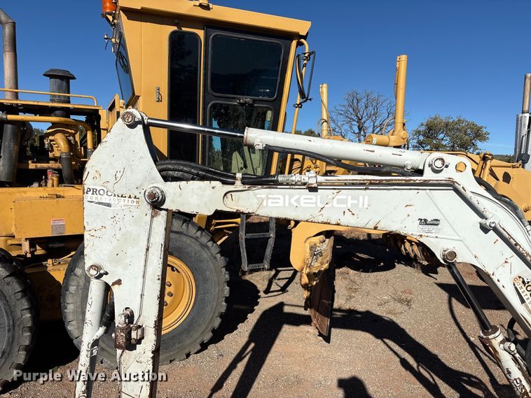 image for item EF6246 2006 Takeuchi TB016 mini excavator