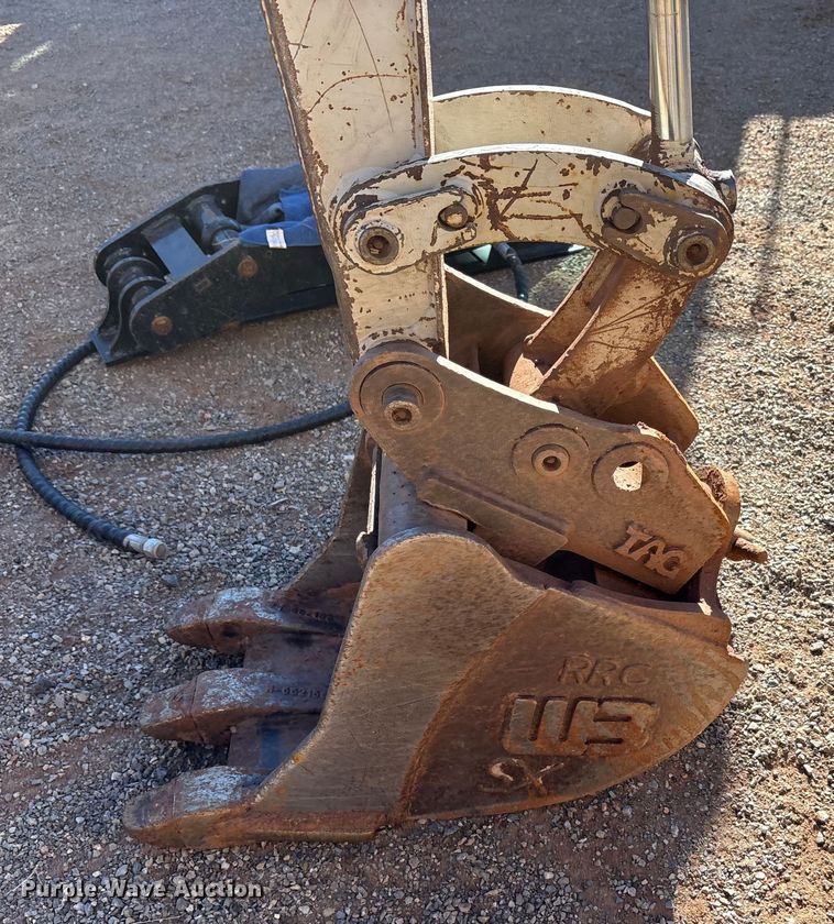 image for item EF6246 2006 Takeuchi TB016 mini excavator