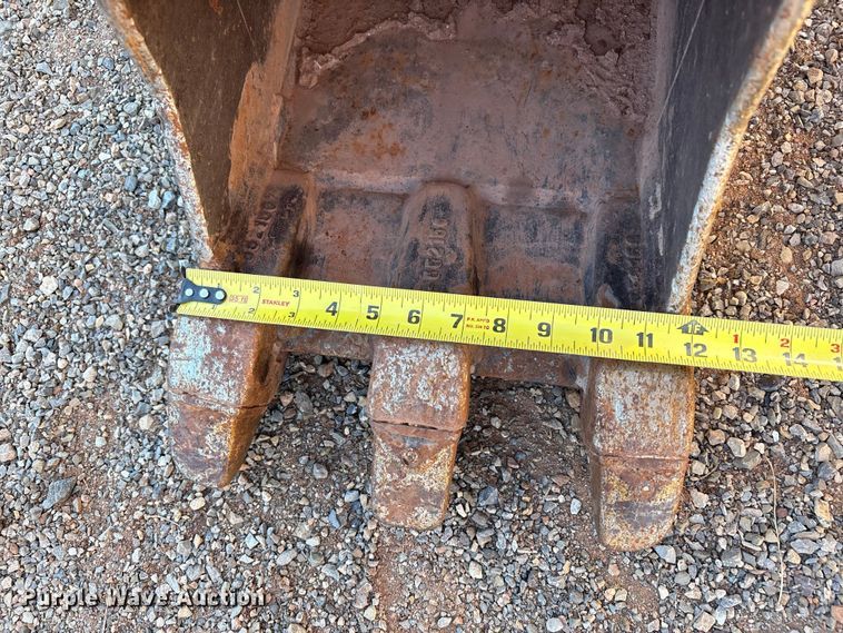 image for item EF6246 2006 Takeuchi TB016 mini excavator