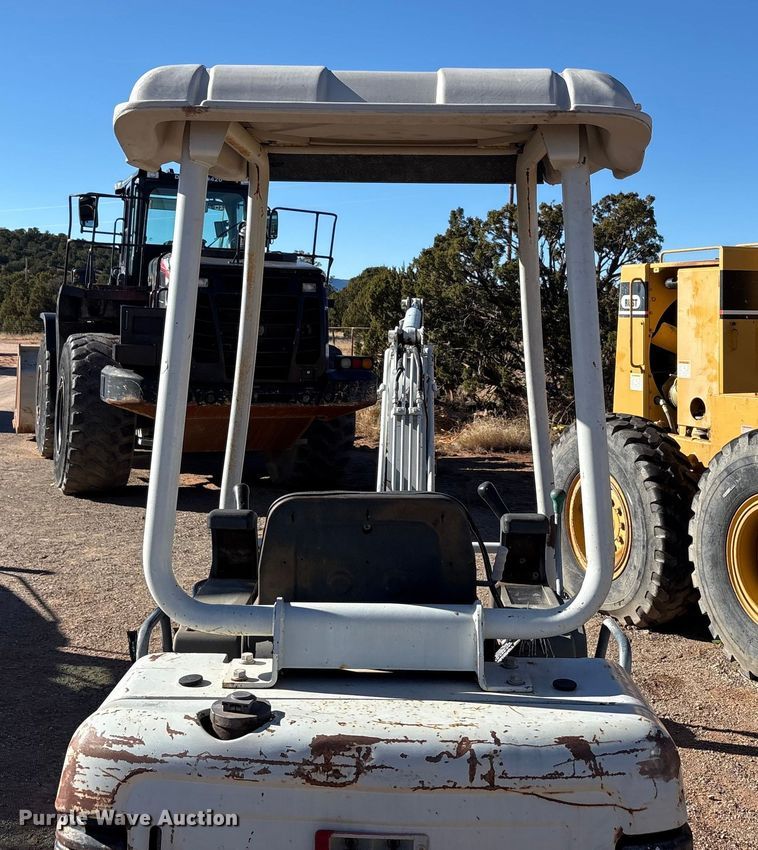 image for item EF6246 2006 Takeuchi TB016 mini excavator