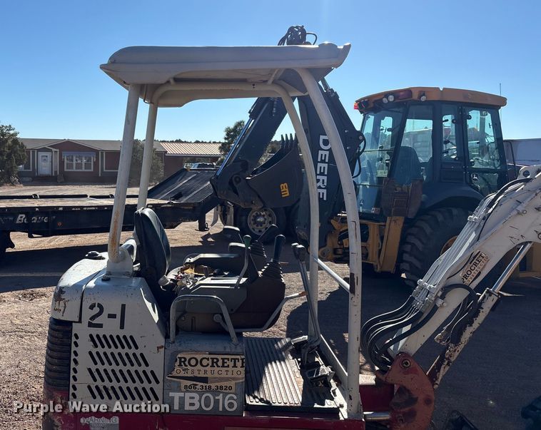 image for item EF6246 2006 Takeuchi TB016 mini excavator