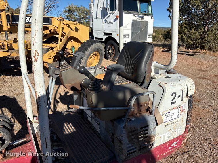 image for item EF6246 2006 Takeuchi TB016 mini excavator