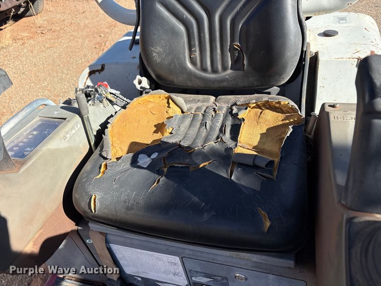 image for item EF6246 2006 Takeuchi TB016 mini excavator