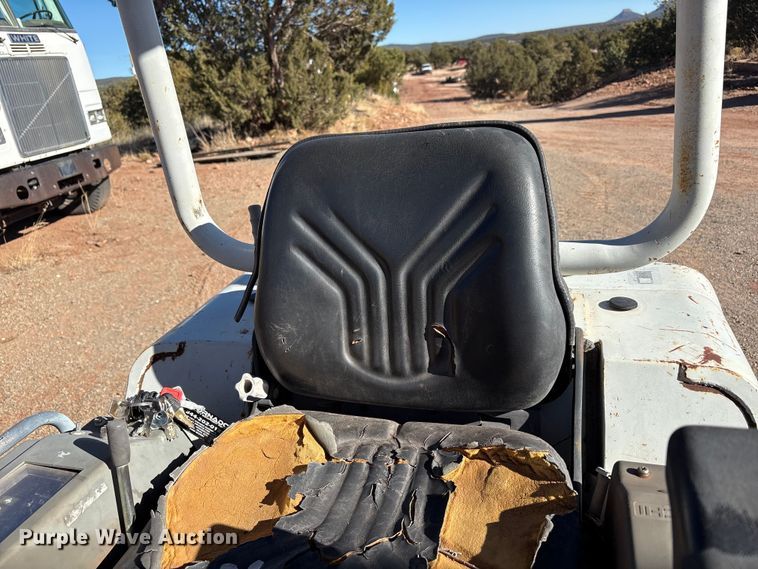 image for item EF6246 2006 Takeuchi TB016 mini excavator