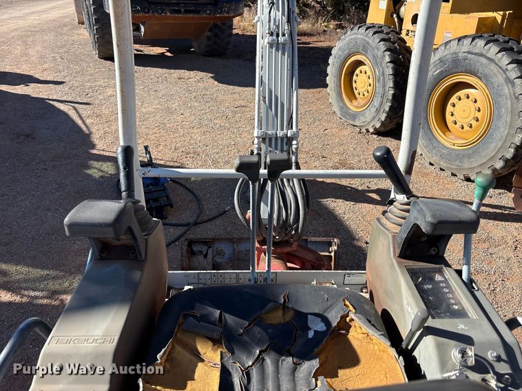 image for item EF6246 2006 Takeuchi TB016 mini excavator