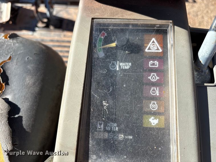 image for item EF6246 2006 Takeuchi TB016 mini excavator