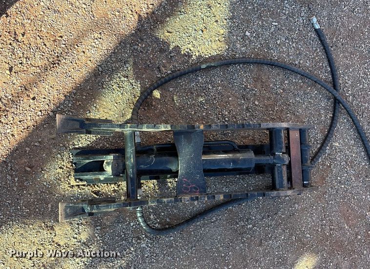 image for item EF6246 2006 Takeuchi TB016 mini excavator