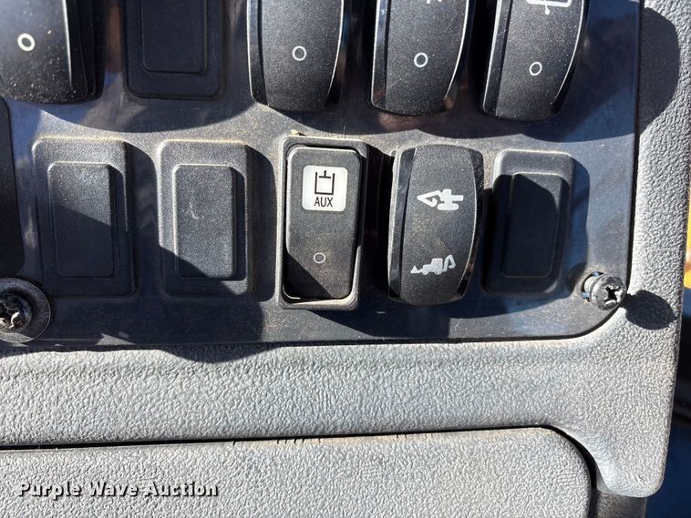 image for item EF6247 2019 John Deere 310L EP backhoe