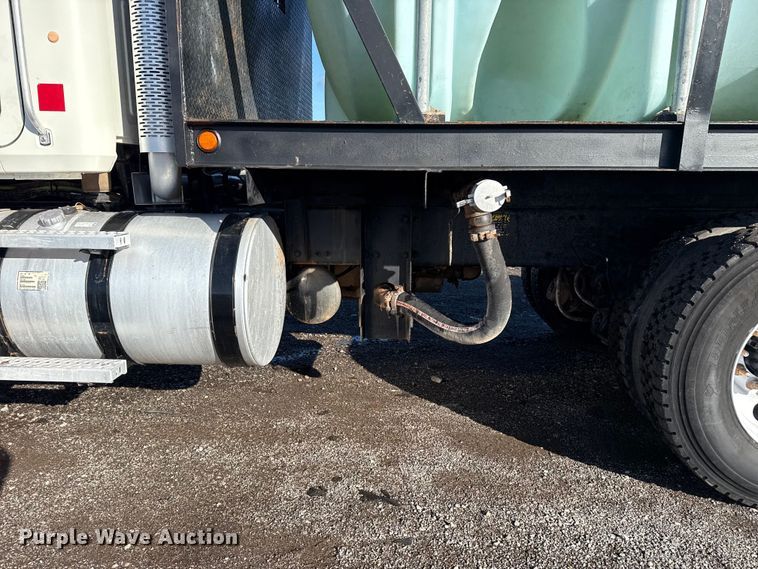 image for item EG1742 2012 Mack CHU613 flatbed truck