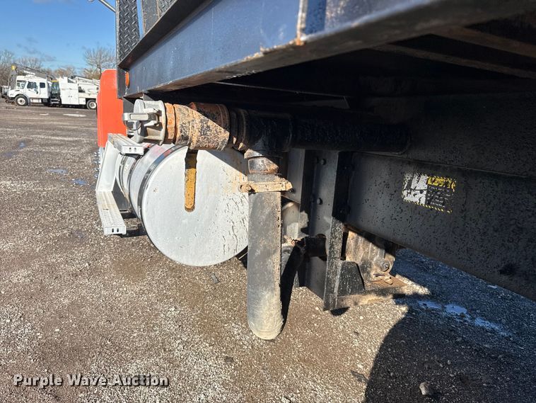 image for item EG1742 2012 Mack CHU613 flatbed truck