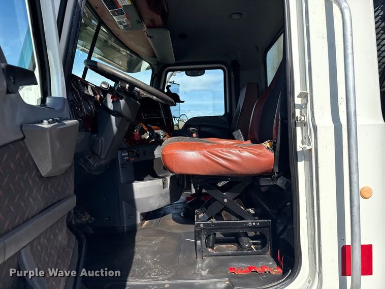 image for item EG1742 2012 Mack CHU613 flatbed truck