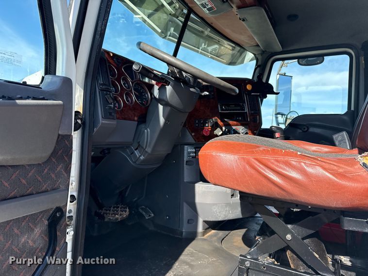 image for item EG1742 2012 Mack CHU613 flatbed truck