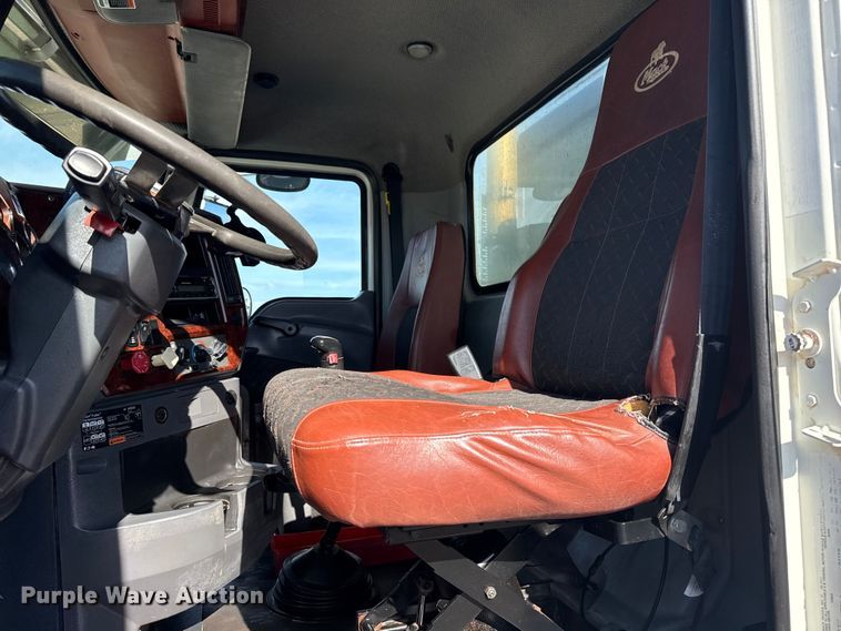 image for item EG1742 2012 Mack CHU613 flatbed truck