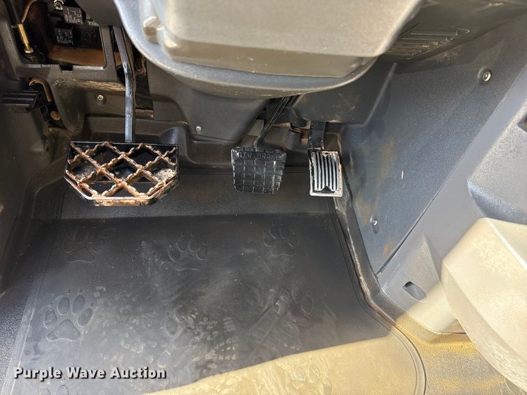 image for item EG1742 2012 Mack CHU613 flatbed truck