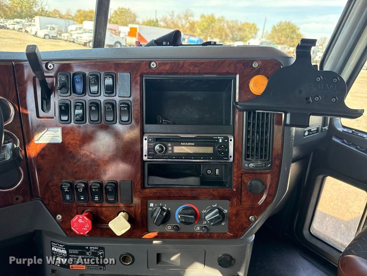 image for item EG1742 2012 Mack CHU613 flatbed truck