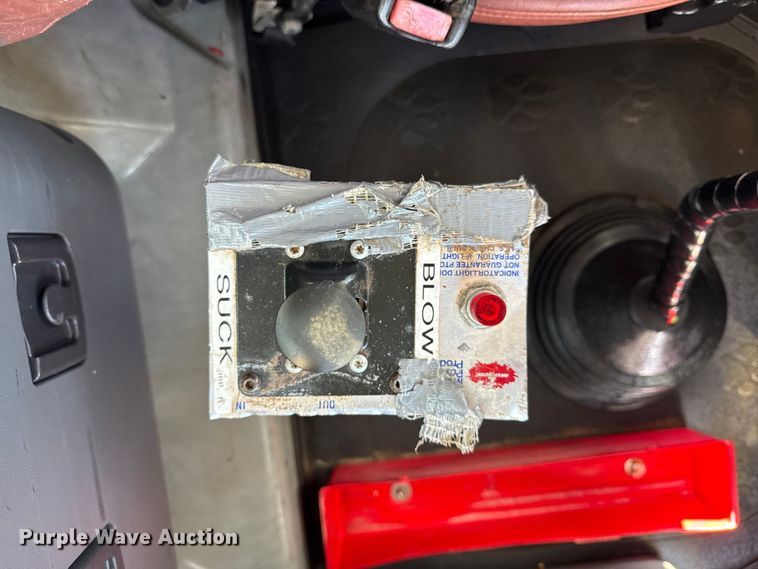 image for item EG1742 2012 Mack CHU613 flatbed truck