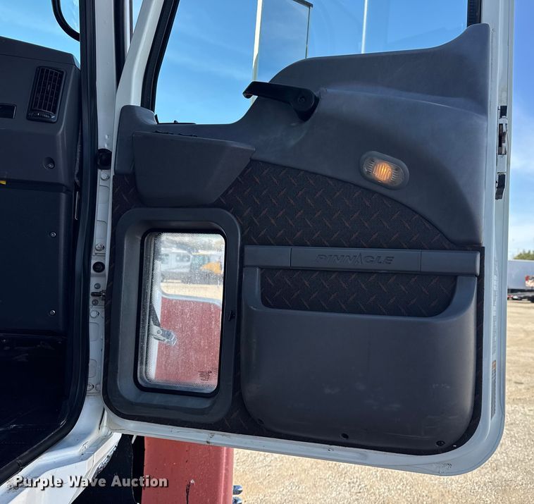 image for item EG1742 2012 Mack CHU613 flatbed truck