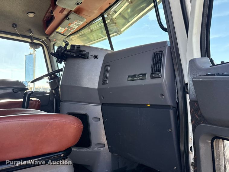 image for item EG1742 2012 Mack CHU613 flatbed truck