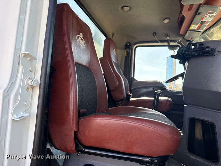 image for item EG1742 2012 Mack CHU613 flatbed truck