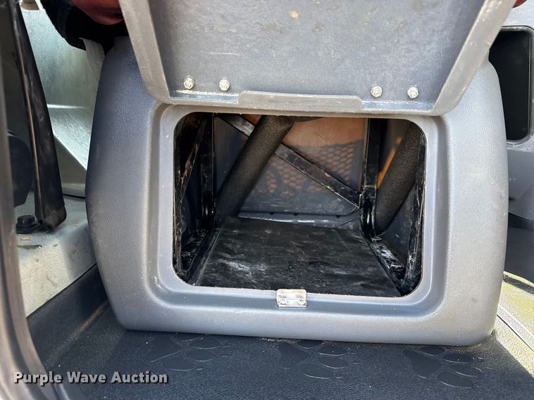 image for item EG1742 2012 Mack CHU613 flatbed truck