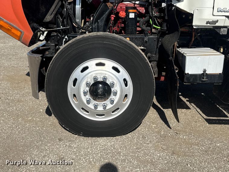 image for item EG1742 2012 Mack CHU613 flatbed truck