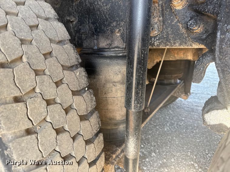 image for item EG1742 2012 Mack CHU613 flatbed truck