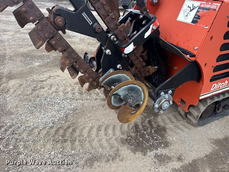 image for item EG1784 2006 Ditch Witch HT25 trencher